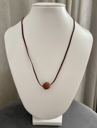 Rudraksha na provázku
