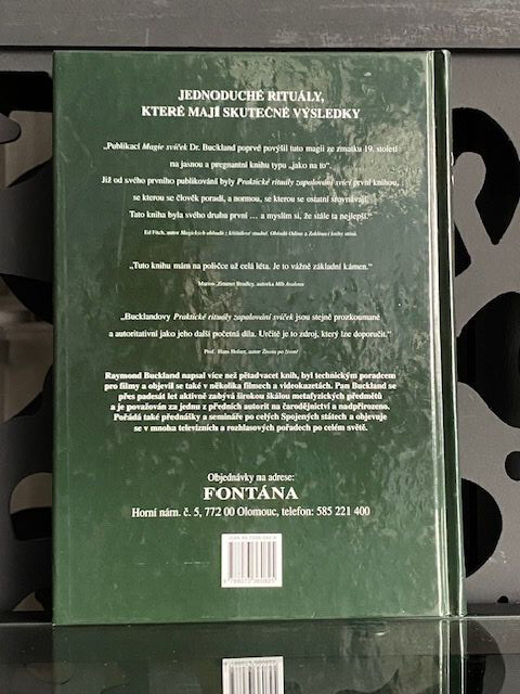 Kniha "Magie svíček"   