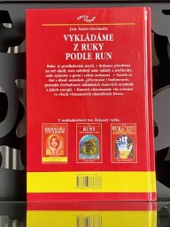 Kniha "Vykládáme z ruky podle run"   