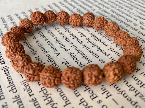 Rudraksha náramek