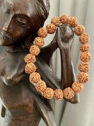 Rudraksha náramek